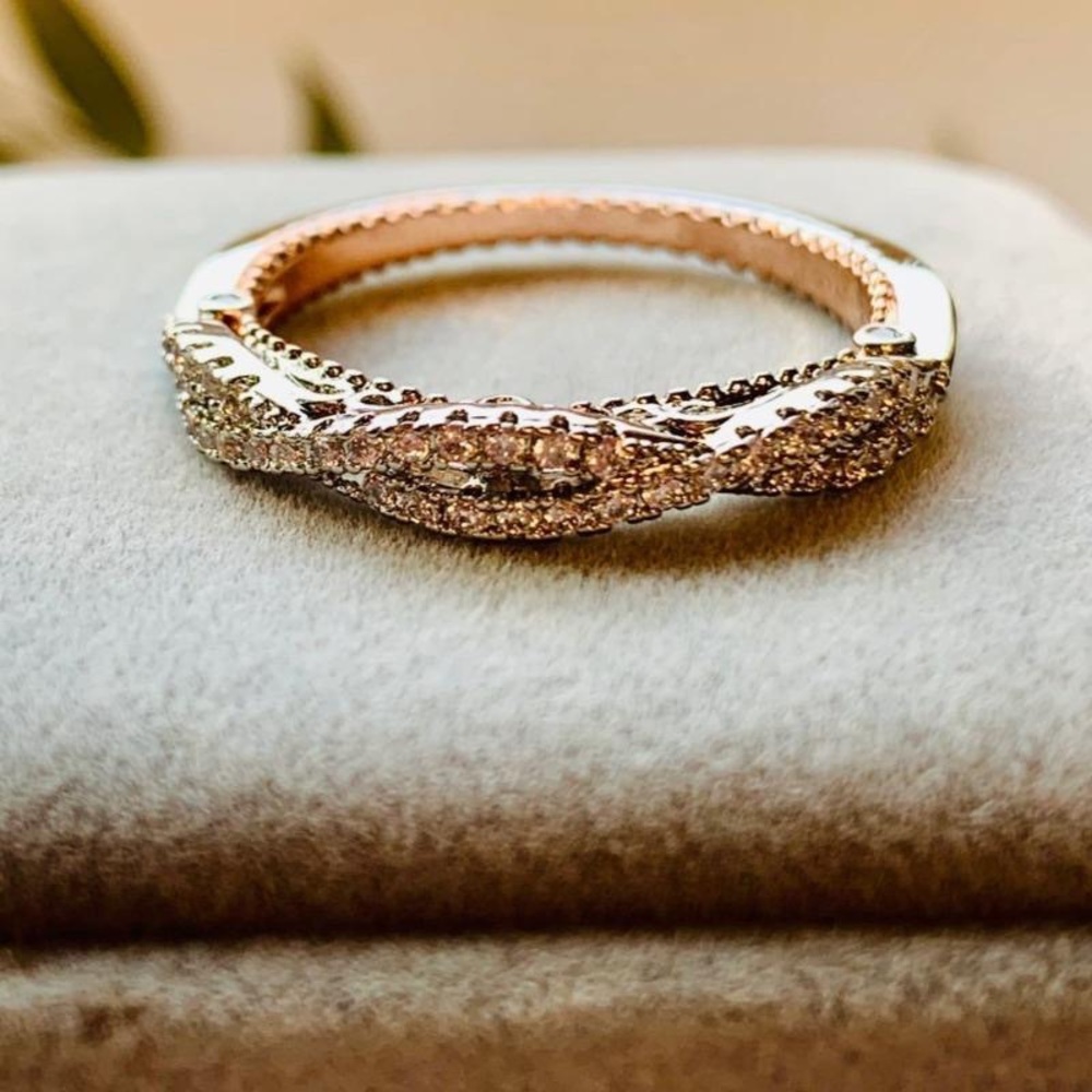 Women’s Two Toned Crossover Band
